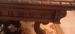 Mesa comedor madera maciza y 4 sillas cuero/ piel