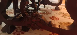 Mesa comedor madera maciza y 4 sillas cuero/ piel