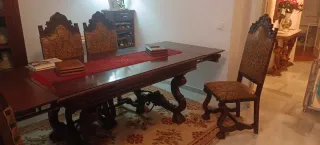 Mesa comedor madera maciza y 4 sillas cuero/ piel