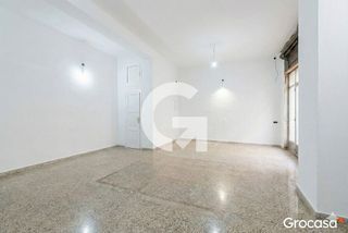 Local comercial en venta en La Plana en Esplugues de Llobregat