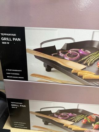 Plancha electrica nueva 1800W