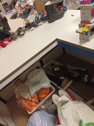 Mostrador, mueble de recepción, barra.