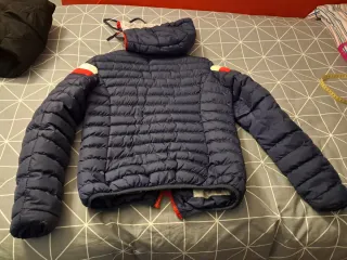 Plumífero niño azul y rojo talla 12-13