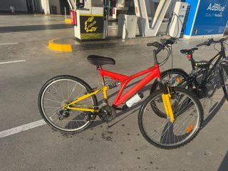 Bicicleta roja y amarilla