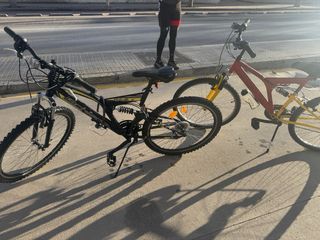 Bicicleta roja y amarilla