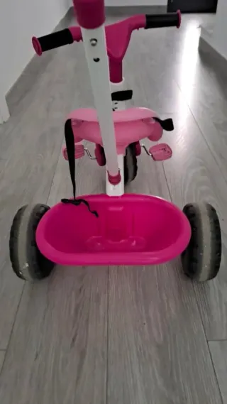 Triciclo rosa para bebés