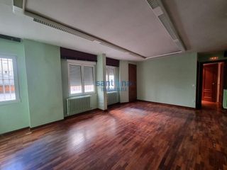 Piso en alquiler en La Chantría - La Lastra en León