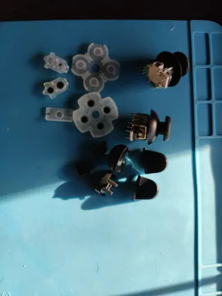 Joysticks, botones y gomas para PS4