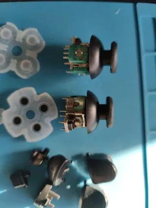 Joysticks, botones y gomas para PS4