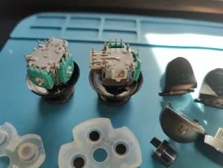 Joysticks, botones y gomas para PS4