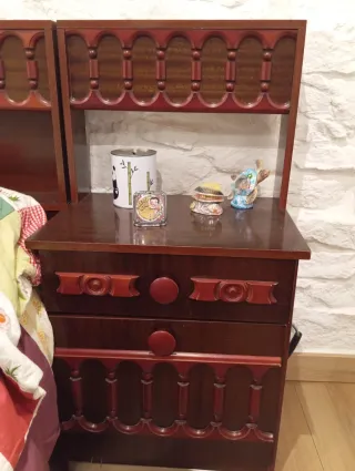 Habitación completa de madera oscura