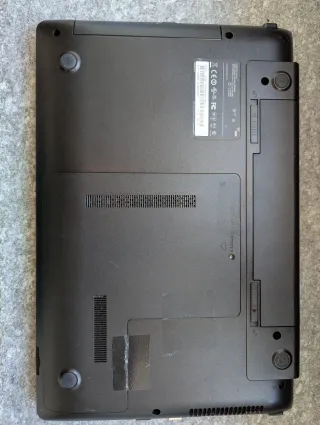 Samsung NP300E5X 15.6 Intel i3 4GB RAM 128GB SSD