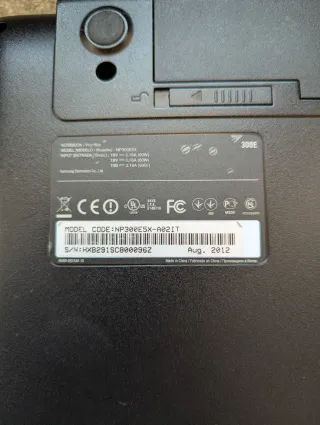 Samsung NP300E5X 15.6 Intel i3 4GB RAM 128GB SSD