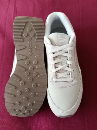 Zapatillas Reebok Gris y Blancas