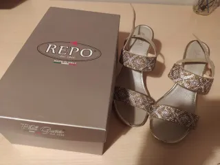 Sandalias REPO Talla 39 Doradas y Plateadas