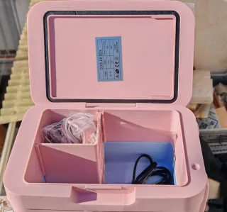 Nevera maquillaje rosa y azul