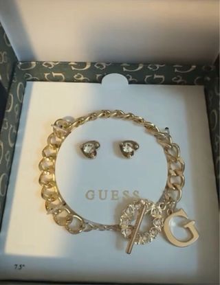 Pulsera Guess Dorada con Dijes