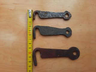 3 aldabillas antiguas de hierro forjado 9 y 11 cm