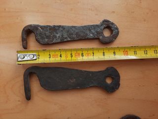 3 aldabillas antiguas de hierro forjado 9 y 11 cm