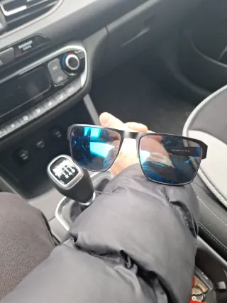 Gafas de sol Emporio Armani negras y azules