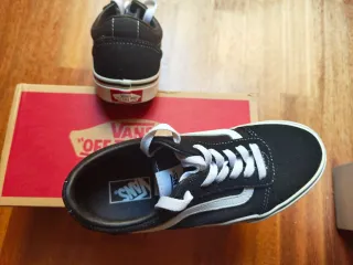 Zapatillas Vans Ward Negras y Blancas