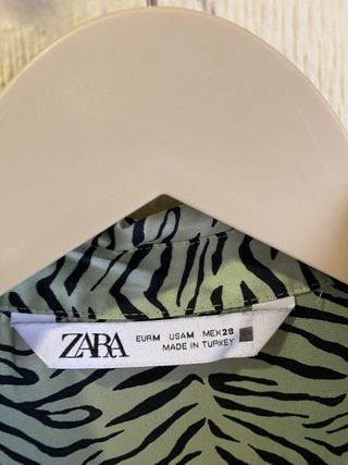 Camisa estampada cebra verde y negra