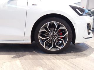 Ford Focus 1.0 Ecoboost MHEV 114kW ST-Line X Auto