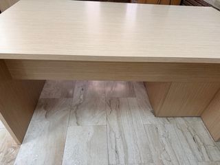 Mesa de escritorio de madera