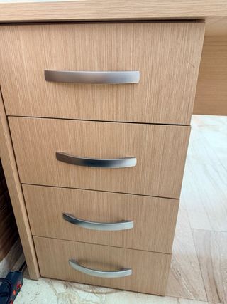 Mesa de escritorio de madera