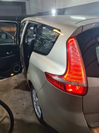 Renault Grand Scenic 2012