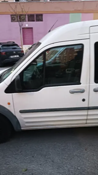 Ford Tourneo Connect   la alta TIENE MUCHO RUIDO