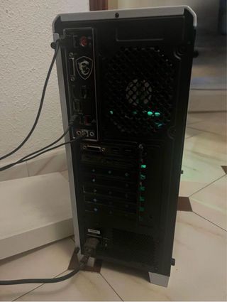 PC Gaming MSI Blanco con Luces LED