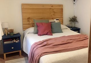 Cabecero de madera rústico de 150 cm de ancho.