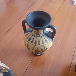 Piccole anfore greche decorative