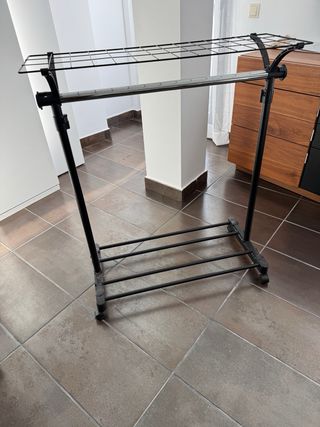 Burro de ropa metálico negro