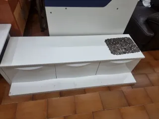 Mueble bajo TV blanco con 3 cajones