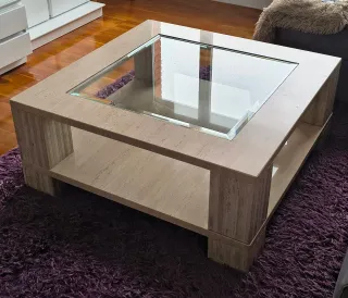 Mesa de centro de piedra y cristal