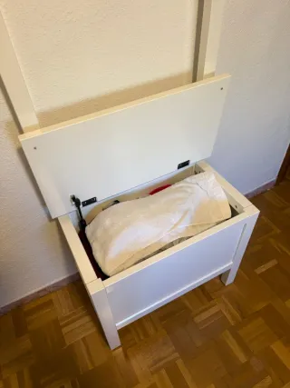 Mueble blanco entrada/baño con perchero