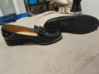 Zapatillas charol negras mujer