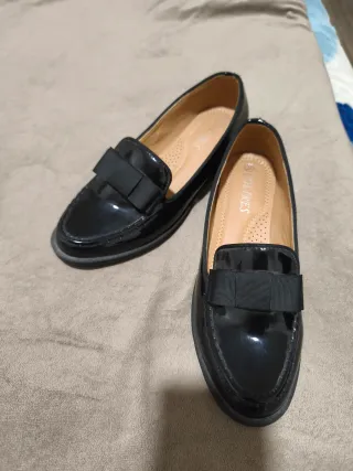 Zapatillas charol negras mujer