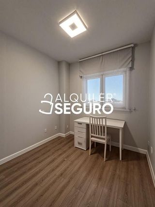 Piso en alquiler en El Barral Ferial en Coslada