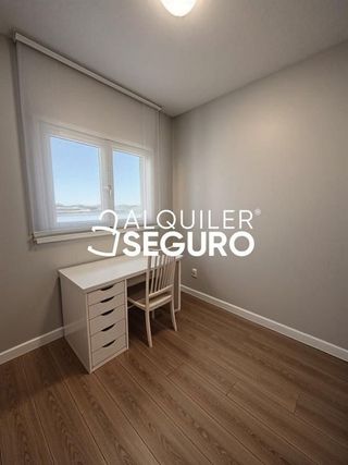 Piso en alquiler en El Barral Ferial en Coslada