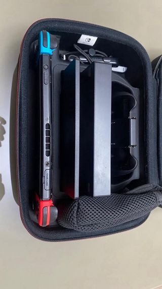 Nintendo Switch Azul y Rojo Casi Nueva