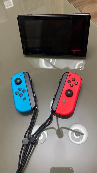 Nintendo Switch Azul y Rojo Casi Nueva