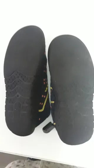 Traje neopreno niño y zapatillas de agua