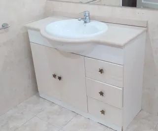 MUEBLE DE BAÑO CON LAVABO Y GRIFO MONOMANDO