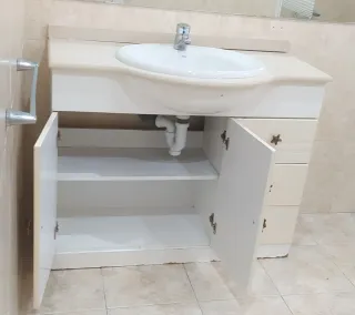 MUEBLE DE BAÑO CON LAVABO Y GRIFO MONOMANDO