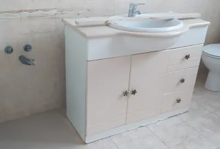 MUEBLE DE BAÑO CON LAVABO Y GRIFO MONOMANDO