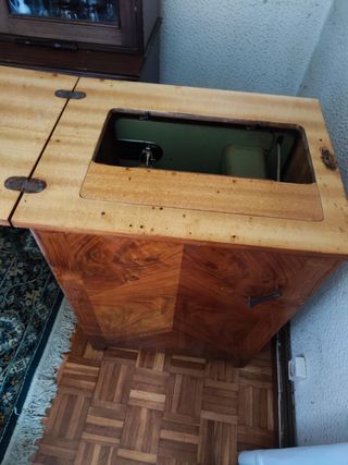 Máquina de coser SIGMA antigua con mueble vintage