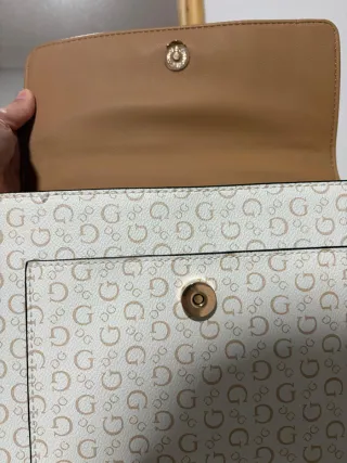 Bolso Guess Beige y Dorado